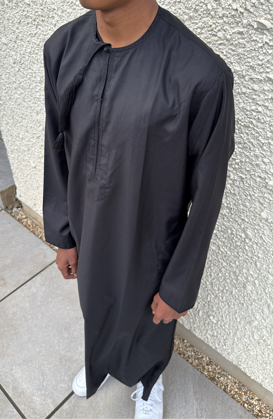 Black Omani thobe