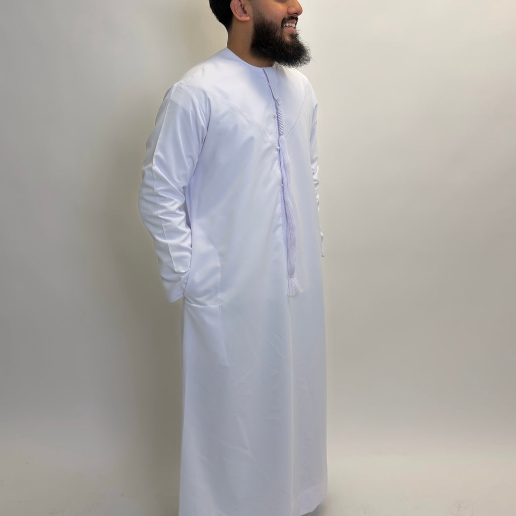 White Emirati thobe