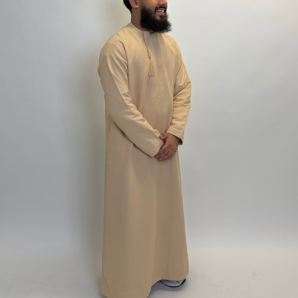 Tan Omani thobe