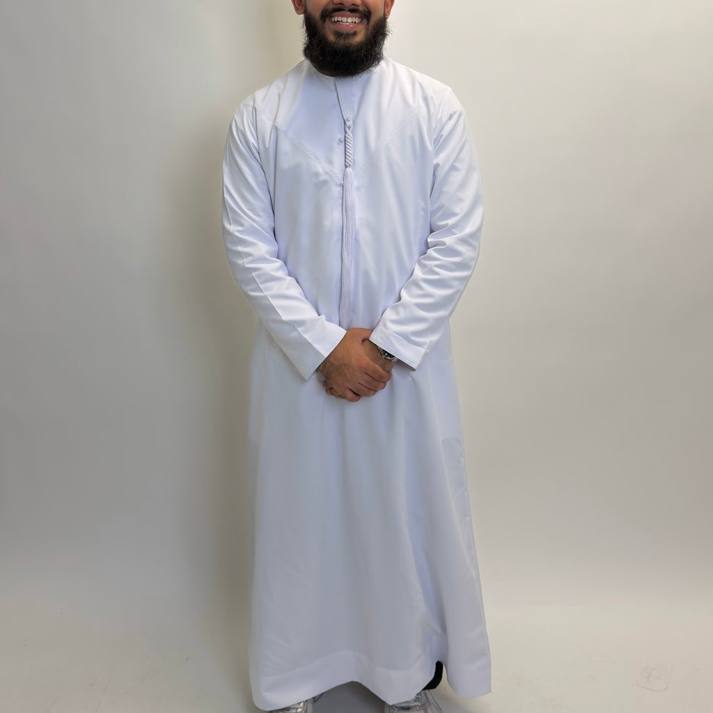 White Emirati thobe