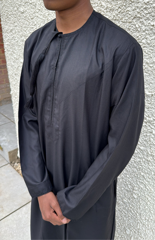 Black Omani thobe