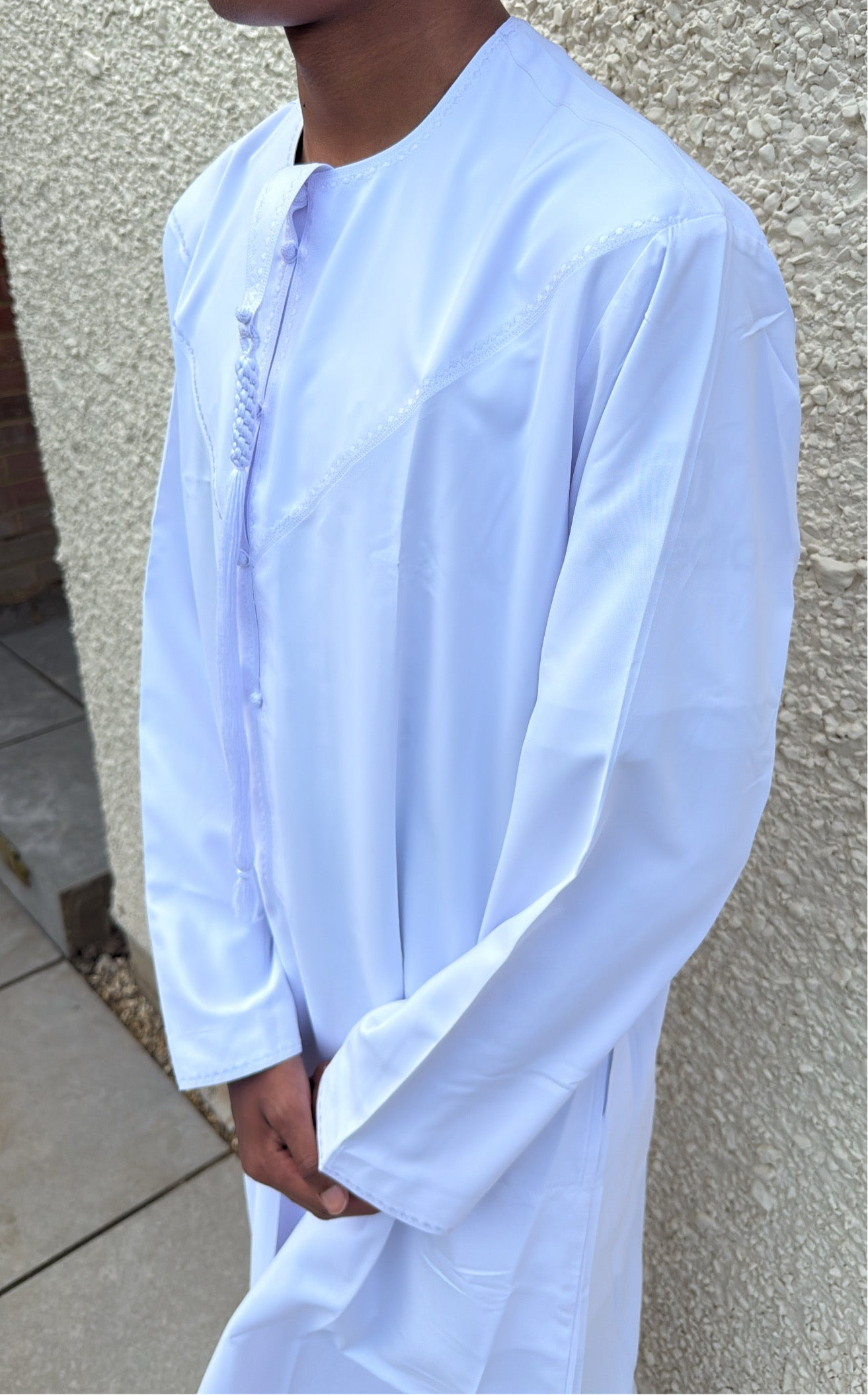 White Emirati thobe