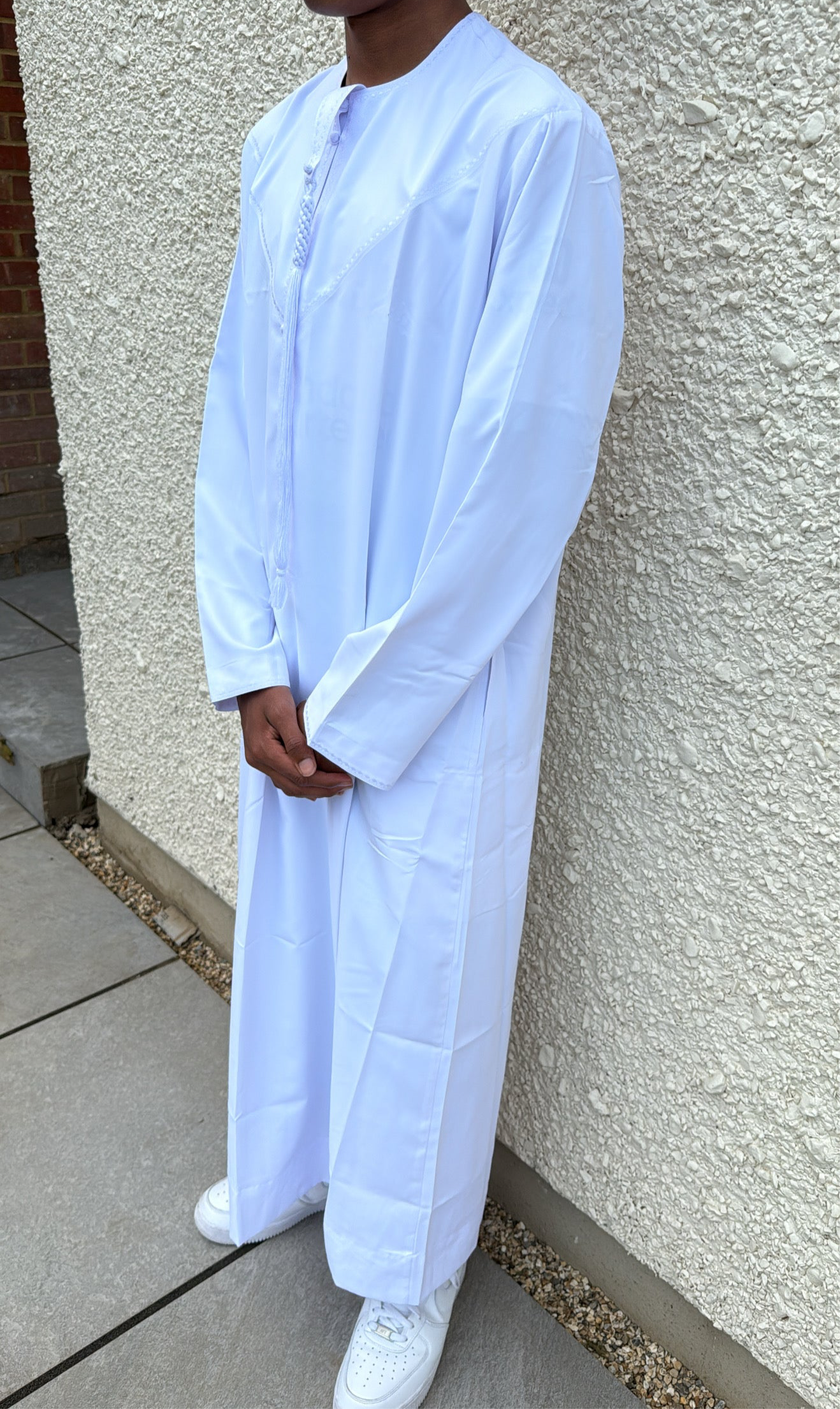 White Emirati thobe