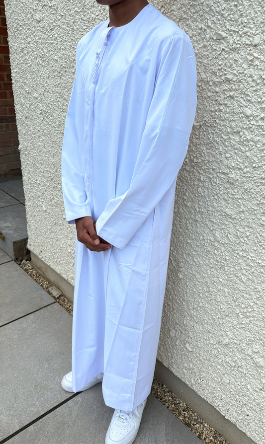 White Emirati thobe